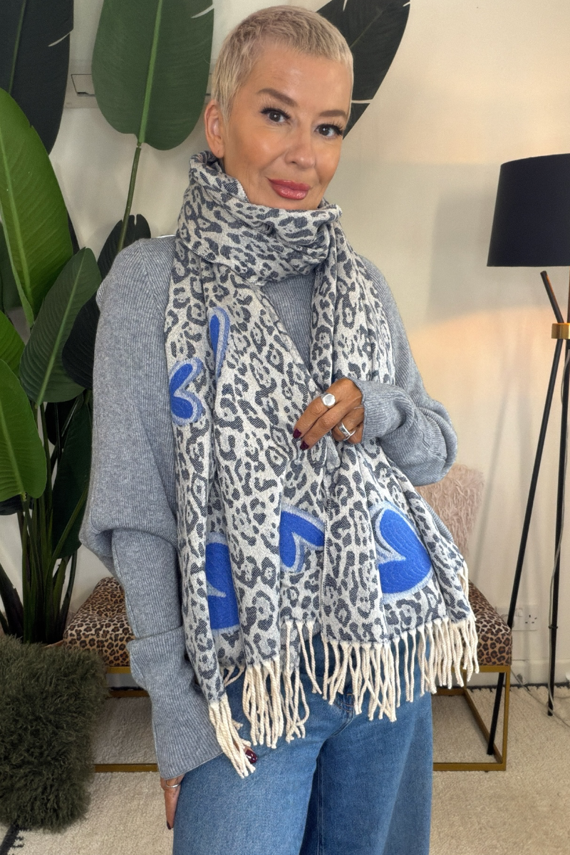 The Big Scarf - Hearts