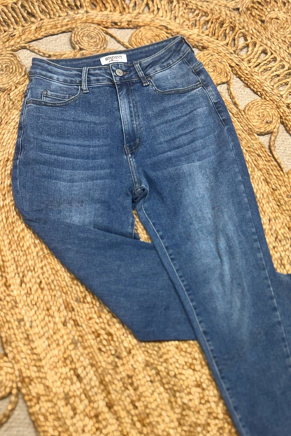 Leila Loves Mom Jeans