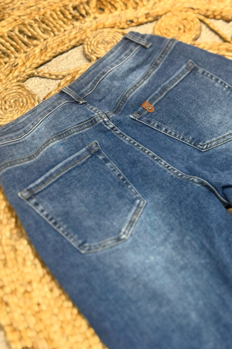 Leila Loves Mom Jeans