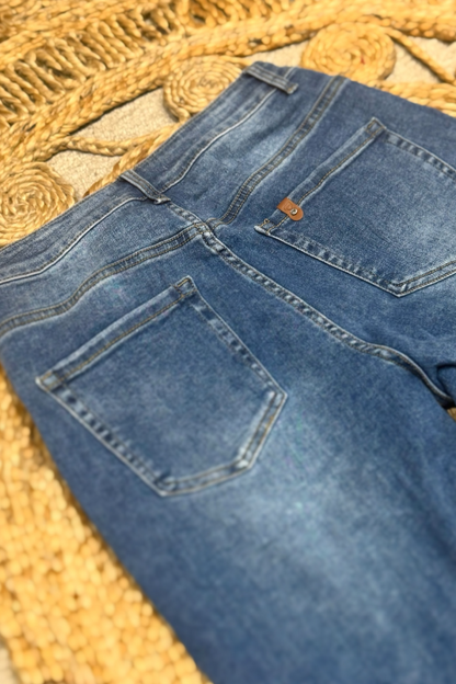 Leila Loves Mom Jeans