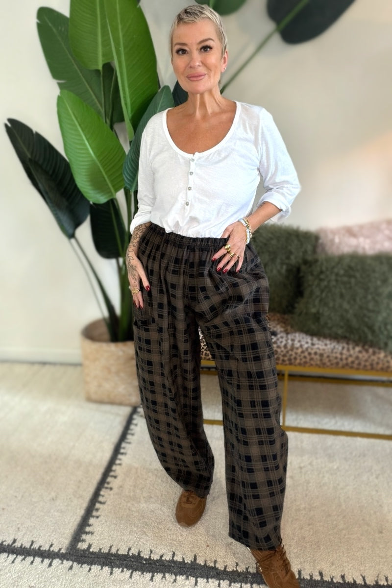 Checked Needle Cord Barrel Leg Trousers