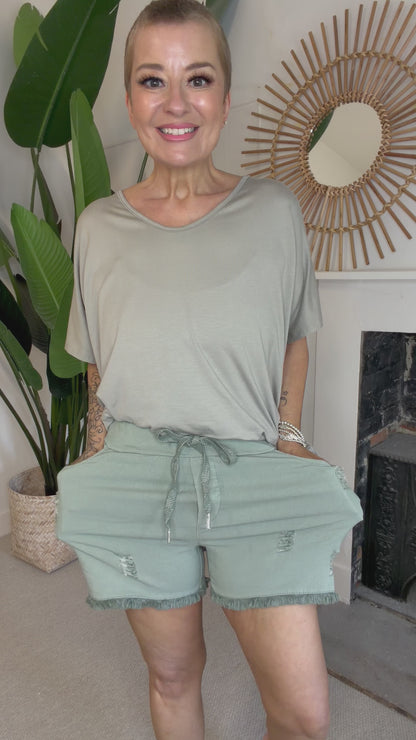 Everyday Stretch Frayed Shorts